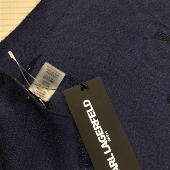 Karl Lagerfeld scarf - Picture 2 of 3